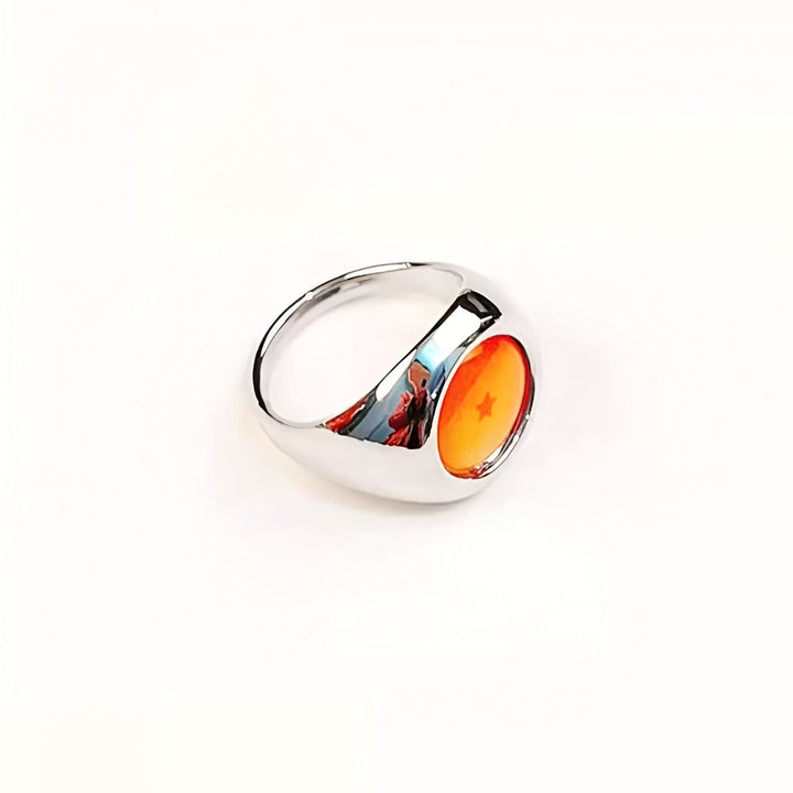 Une bague en argent avec une pierre précieuse orange sertie au centre. La pierre précieuse a une étoile à quatre branches gravée au centre.,BA-5561383957,BA-7617355432,BA-0283057920,BA-7754421011,BA-4666403701,BA-4371318363,BA-9089187898