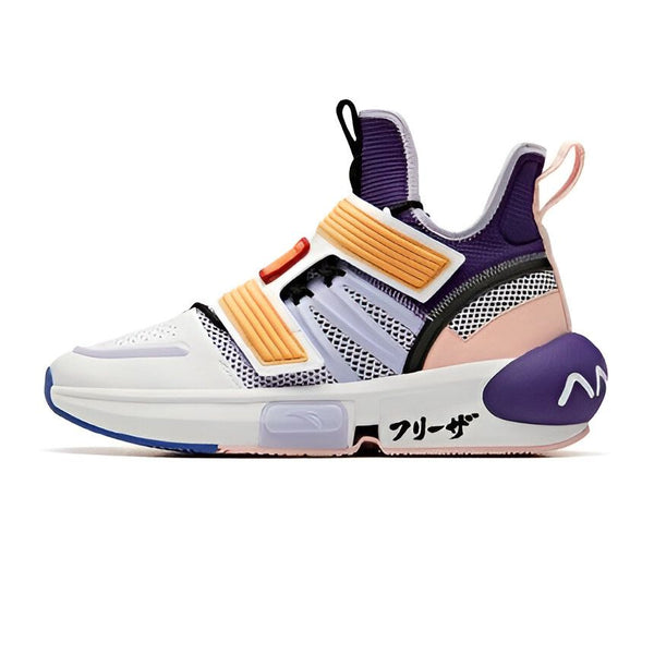 Une paire de chaussures de basketball violettes, blanches et orange avec des lacets orange et une semelle blanche. Le logo de la marque est sur la languette de la chaussure.,BA-022331515X,BA-5147300759,BA-6846536310,BA-6258197574,BA-525832690X,BA-5037499747,BA-0784230250,BA-1410367231