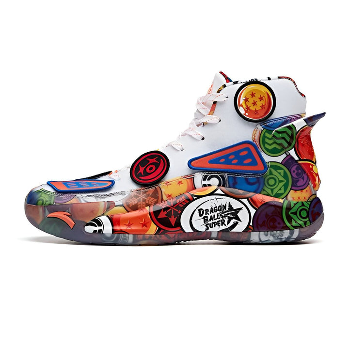 Une paire de chaussures de basketball blanche avec des motifs de Dragon Ball Super.,BA-9372994405,BA-090325493X,BA-7531677857,BA-9104689593,BA-1720891397,BA-5575507858,BA-1143625072,BA-1960672363