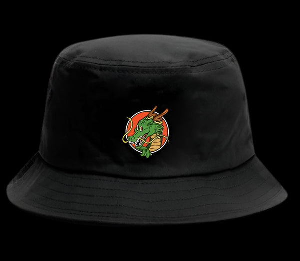Un chapeau noir avec un dragon vert, orange et blanc dessus.,BO-1760762512