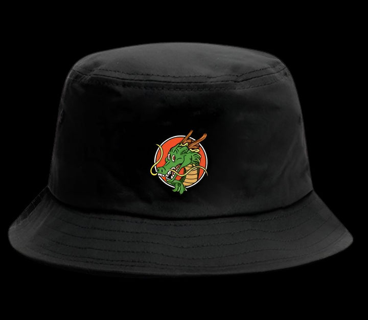 Un chapeau noir avec un dragon vert, orange et blanc dessus.,BO-1760762512