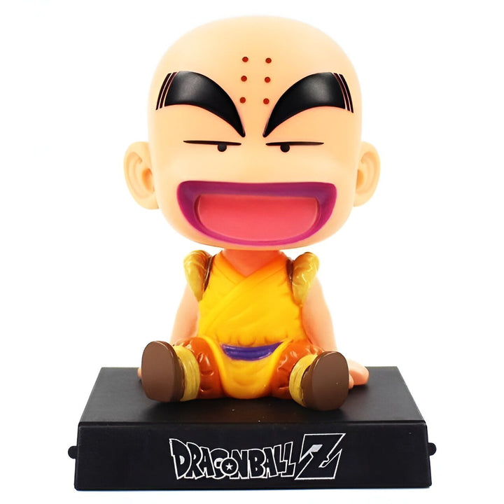 Une figurine de Krilin, un personnage de Dragon Ball Z, assis sur un socle noir. Il porte une tenue orange et a les cheveux rasés.,BO-5017708057