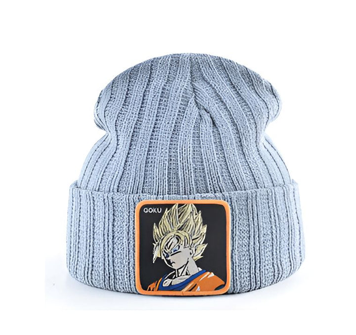 Voici un bonnet gris avec un écusson brodé à l'effigie de Son Goku, un personnage de la série animée Dragon Ball Z.,BO-7216055322,BO-6600350660,BO-0993247598,BO-6419013674,BO-1291426442,BO-9892538382,BO-4812283094,BO-444989491X,BO-3408557411,BO-3311035674,BO-0118465007