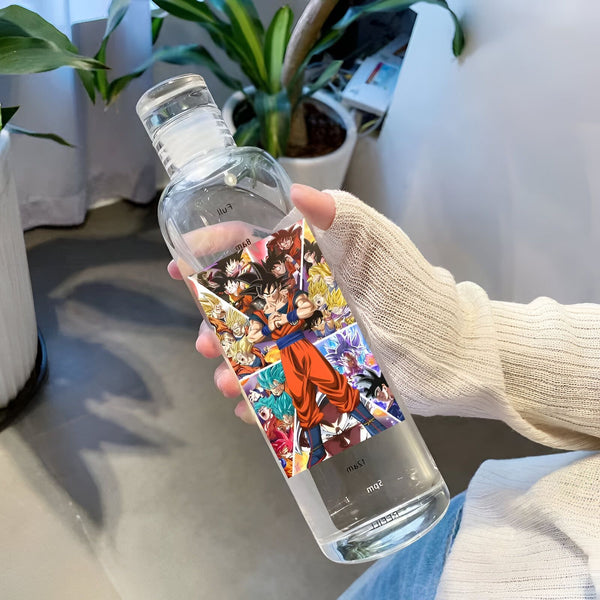 Une bouteille en verre transparente avec un motif de personnages de dessins animés japonais.,BO-2552580149