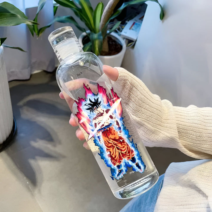 Une bouteille en verre transparente avec un dessin de Son Goku, un personnage de Dragon Ball Z.,BO-9709675907
