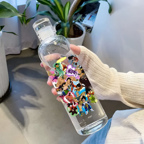 Une bouteille d'eau en verre transparente avec un motif de personnages de dessins animés japonais.,BO-7410304553