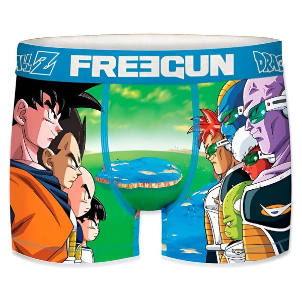 Ce boxer Freegun Dragon Ball Z représente les personnages de la série télévisée japonaise Dragon Ball Z. On y voit Goku, Vegeta, Piccolo, Gohan et Krilin d'un côté, et Freezer, Cell et Boo de l'autre.,CA-007062416X,CA-7338782334,CA-5984416476,CA-8570629745,CA-841080445X