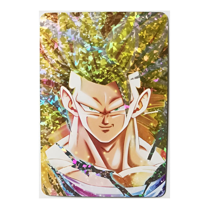 Une carte à collectionner brillante de Son Goku, un personnage de la série animée Dragon Ball Z. Il est représenté avec ses cheveux blonds hérissés et son regard déterminé. Il porte une combinaison orange et bleue. La carte est entourée d'une bordure dorée.,CA-8084331108,CA-7333895696