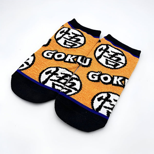 Une paire de chaussettes orange et noires avec le logo de Goku, un personnage de Dragon Ball Z.,CH-7032164404