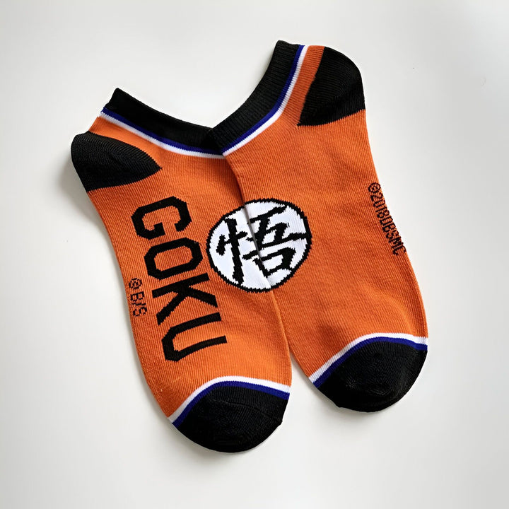 Une paire de chaussettes orange avec le logo de Goku, un personnage de Dragon Ball Z.,CH-9648041636