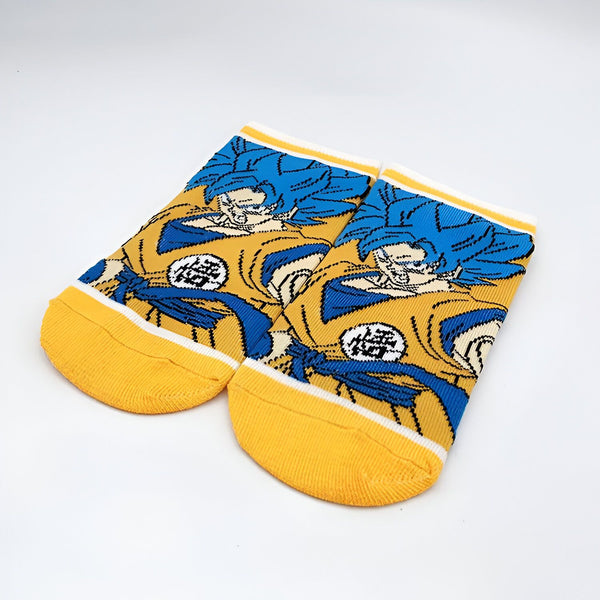 Une paire de chaussettes jaunes avec un motif de Goku, un personnage de la série animée Dragon Ball Z.,CH-6183350761