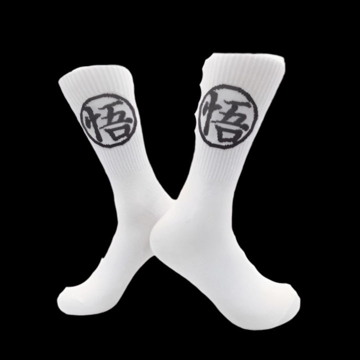 Une paire de chaussettes blanches avec le logo de Dragon Ball Z en noir.,CH-4636508106