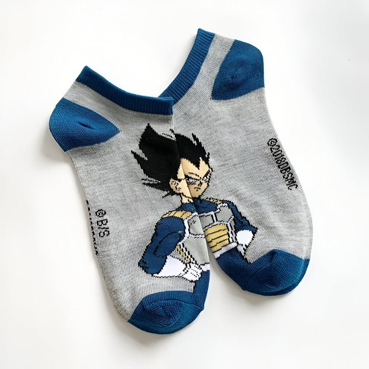 Une paire de chaussettes grises avec un motif du personnage Vegeta de la série Dragon Ball Z.,CH-6157454725