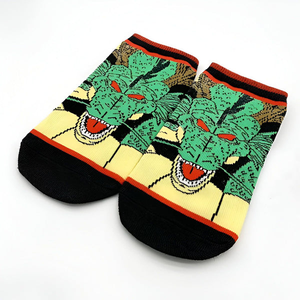 Une paire de chaussettes noires avec un motif de Shenron, le dragon sacré de la série Dragon Ball Z.,CH-1982240385