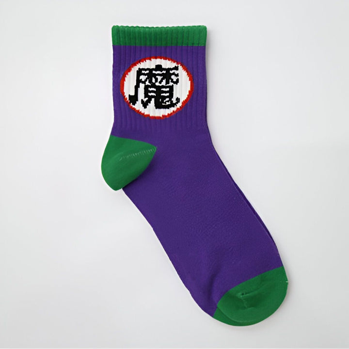 Une paire de chaussettes violettes avec un logo de Dragon Ball Z.,CH-0734774745