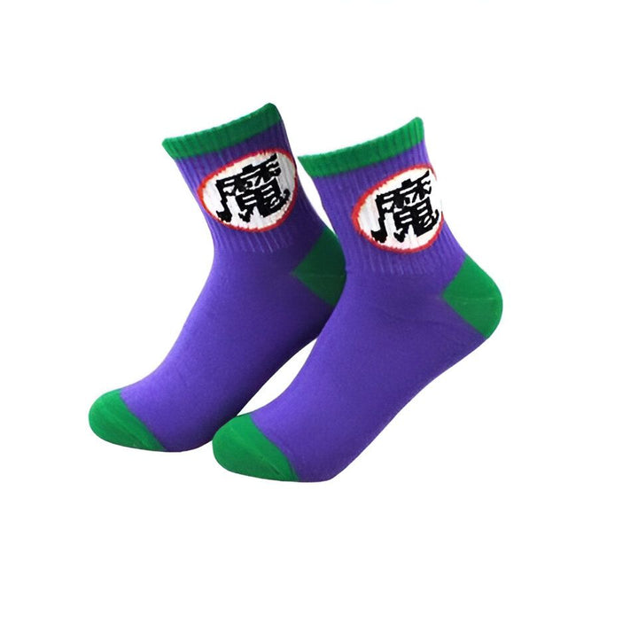 Une paire de chaussettes violettes avec un logo vert et noir.,CH-0734774745