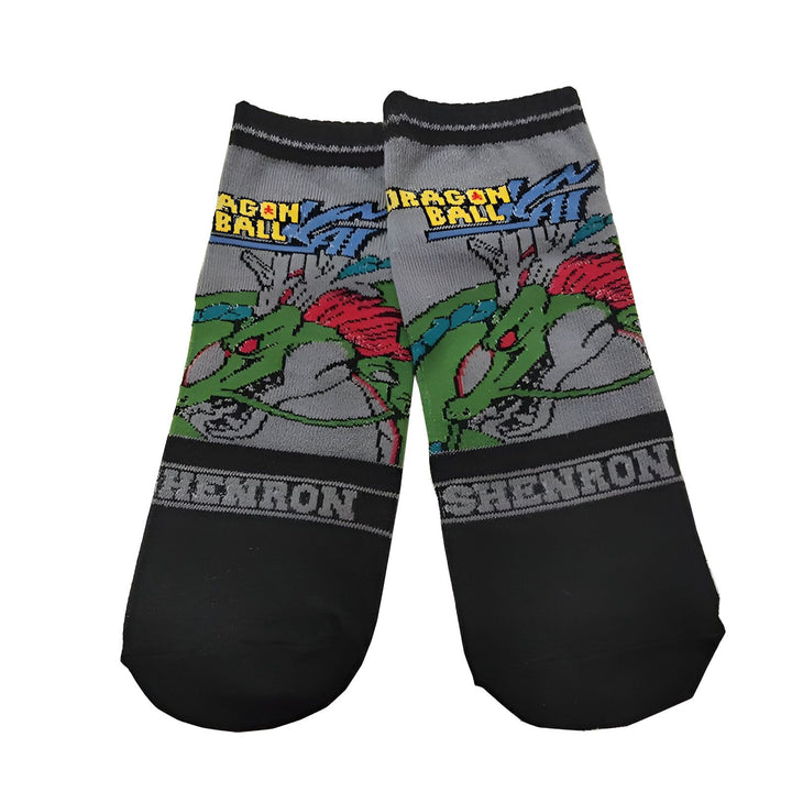 Une paire de chaussettes noires avec un motif de Shenron, un dragon vert, rouge et jaune. Le texte "Dragon Ball" est écrit en lettres blanches sur le dessus des chaussettes.,CH-5118223377