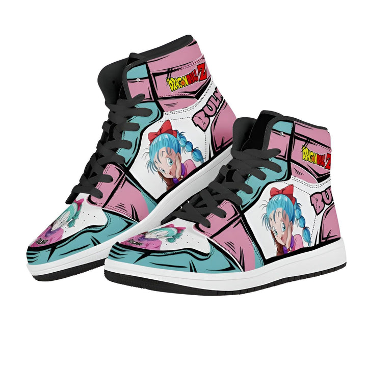 Une paire de chaussures de sport montantes roses et blanches avec des lacets noirs. L'image montre également un personnage de dessin animé, Bulma, de la série Dragon Ball Z.,CH-2248776861,CH-0909320616,CH-9103552047,CH-6182873477,CH-5061736192,CH-954354753X,CH-127729996X,CH-8901144883,CH-9054239662,CH-7355697536,CH-7333268519,CH-9038404891,CH-1847643825