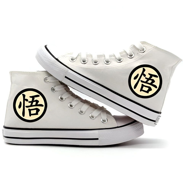 Une paire de chaussures montantes blanches avec un motif noir et jaune représentant le symbole de Goku dans le manga Dragon Ball Z.,CH-8791874068,CH-4813088481,CH-7338480109,CH-1982806869,CH-2499617586,CH-4555387759,CH-3254867394,CH-8190225758,CH-3795828732,CH-450205352X,CH-4998529331,CH-6933760731,CH-4612171195,CH-3645600272,CH-9013075622,CH-8506255317,CH-6695658234,CH-5424338577,CH-603491633X,CH-1497877989