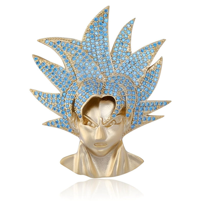 Voici un pendentif en forme de tête de Sangoku, un personnage de la série animée Dragon Ball Z. Il est fabriqué en métal doré et serti de strass bleus.