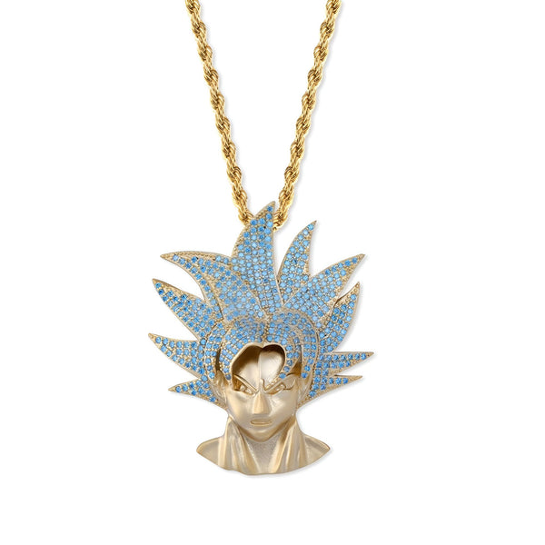 Le pendentif représente le personnage Son Goku de la série animée Dragon Ball Z. Il est fabriqué en plaqué or et serti de pierres précieuses bleues.