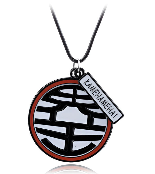 Un pendentif Kamehameha de couleur noir et rouge avec une chaîne en métal.,CO-3479507670
