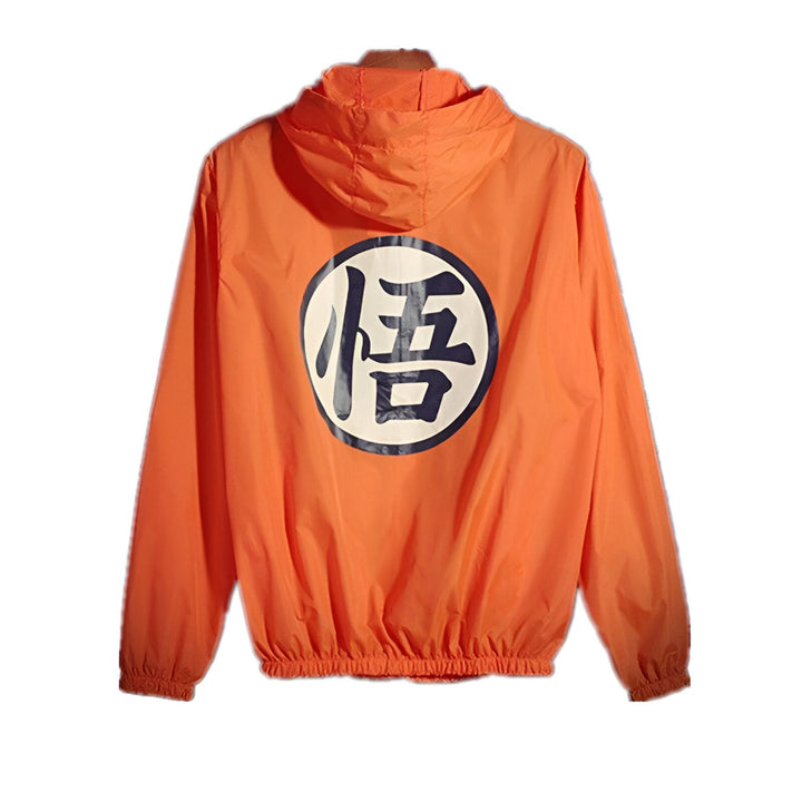 Une veste orange à capuche avec le symbole "Goku" dans le dos.,CO-1264796706,CO-1711164054,CO-286531006X,CO-1938945948,CO-8478885900,CO-4128039632,CO-7790864963,CO-2463705019,CO-0991905547,CO-1198142197,CO-0055362567,CO-3878256027,CO-7591509640,CO-5131613906,CO-0533195047
