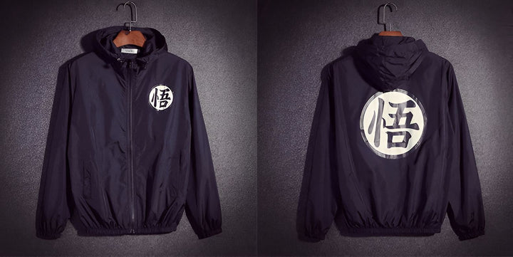 Une veste noire avec un symbole de Dragon Ball Z sur le dos.,CO-1264796706,CO-1711164054,CO-286531006X,CO-1938945948,CO-8478885900,CO-4128039632,CO-7790864963,CO-2463705019,CO-0991905547,CO-1198142197,CO-0055362567,CO-3878256027,CO-7591509640,CO-5131613906,CO-0533195047