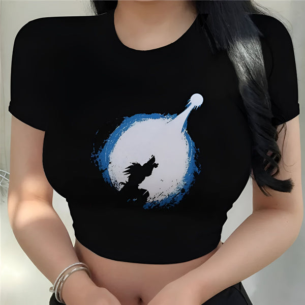 Une image d'une femme portant un t-shirt noir avec un imprimé d'un personnage de dessin animé. Le personnage est en train de tirer un Kamehameha.,CR-6691957407,CR-2269384148,CR-4709790876,CR-2403733059,CR-5988614027,CR-7633325267,CR-4505229394