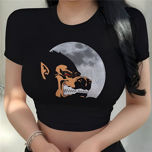 Une image d'un t-shirt noir avec un imprimé d'un loup-garou. Le loup-garou a les yeux rouges et la bouche ouverte. Il y a une pleine lune derrière lui.,CR-6402964409,CR-8667541168,CR-2070621987,CR-1391997492,CR-7557273397,CR-2714913911,CR-1891652923