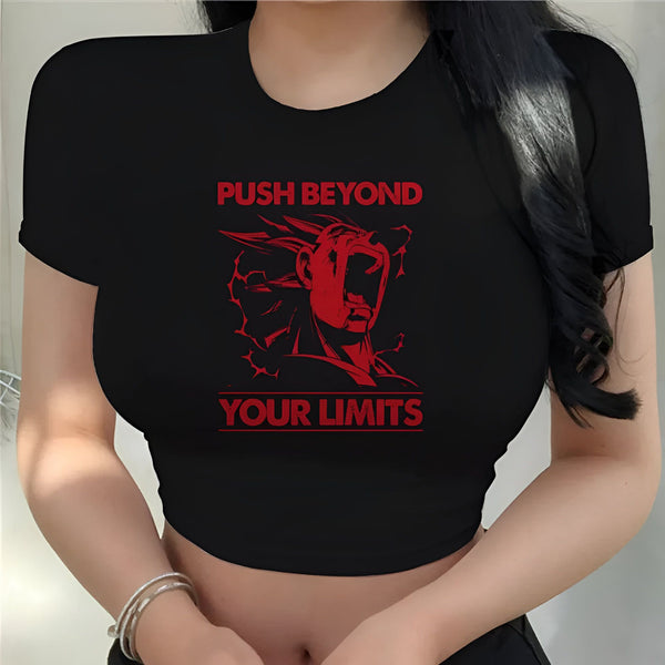 Une jeune femme porte un crop top noir avec l'inscription "Push beyond your limits" (Poussez au-delà de vos limites) en rouge.,CR-3204072444,CR-6124116421,CR-1381055788,CR-5814704063,CR-2488660523,CR-7531722399,CR-6546624656