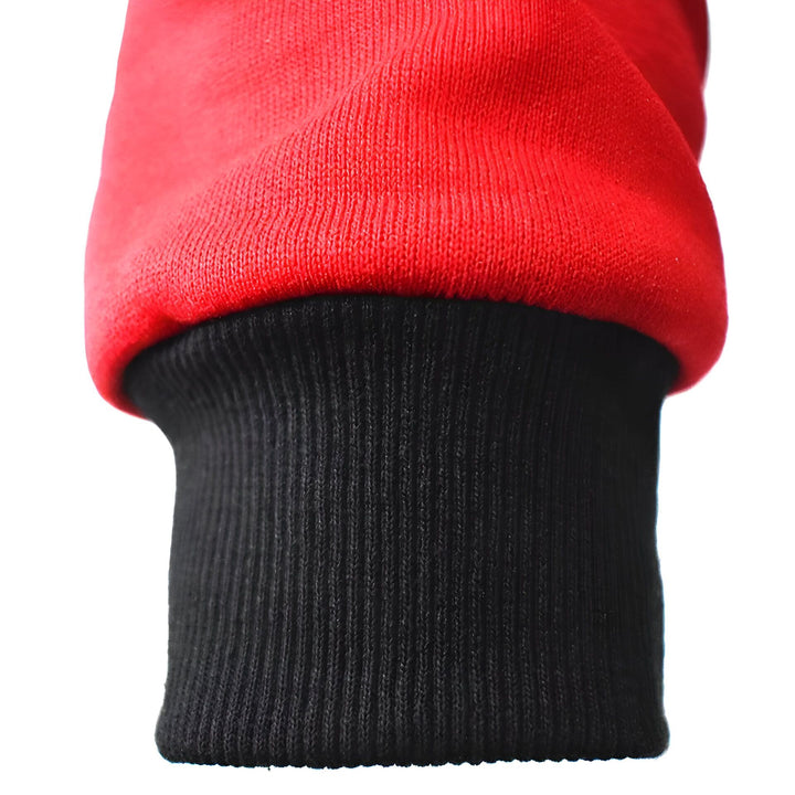 Le poignet d'une manche de sweat-shirt rouge et noir.,EN-9789337914,EN-4580241991,EN-9934778483,EN-8383154607,EN-4126551832,EN-8655067881,EN-3538253994,EN-3272207155,EN-9725029127,EN-9668426193,EN-6728746730,EN-4628811105,EN-1061729265,EN-4544404940,EN-5731358958,EN-2192839227,EN-5851611707,EN-0045864381