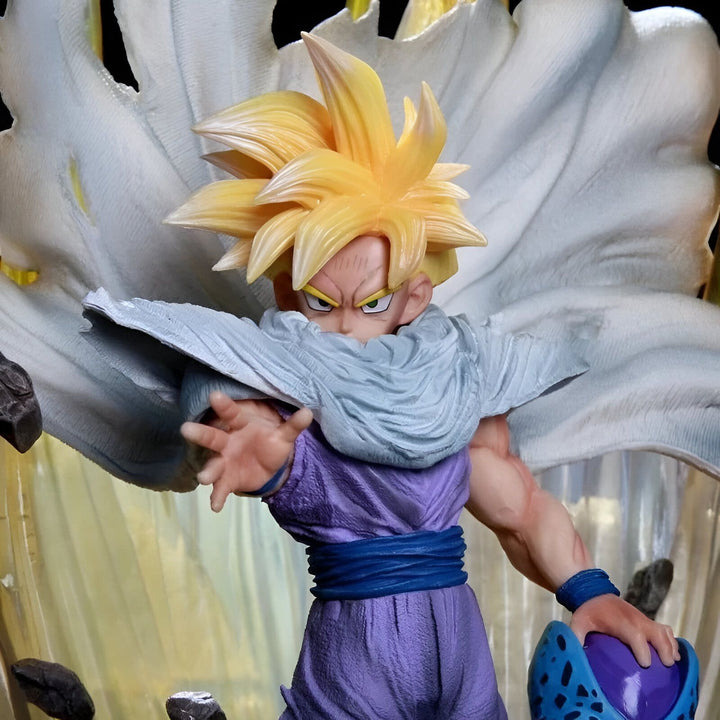 Une figurine de Son Gohan, un personnage de Dragon Ball Z, est représentée en train de se transformer en Super Saiyan 2. Il est vêtu d'un kimono violet et d'une ceinture bleue. Ses cheveux sont blonds et hérissés, et ses yeux sont verts. Il est entouré d'un aura jaune et blanche.,FI-7717125846