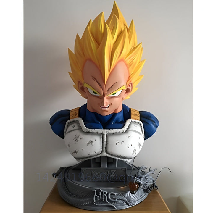 Buste de Vegeta, un personnage de la série animée Dragon Ball Z. Vegeta est un Saiyan, une race extraterrestre guerrière. Il est le prince de la planète Vegeta, qui a été détruite par Freezer. Vegeta est un rival de Goku, le personnage principal de la série.,FI-7038614851