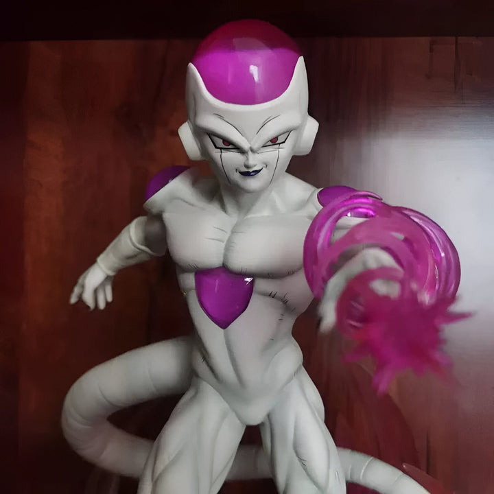 Une figurine de Freezer, un personnage de Dragon Ball Z. Il est représenté en train de charger son attaque ultime, le Death Ball.,FI-4517428370