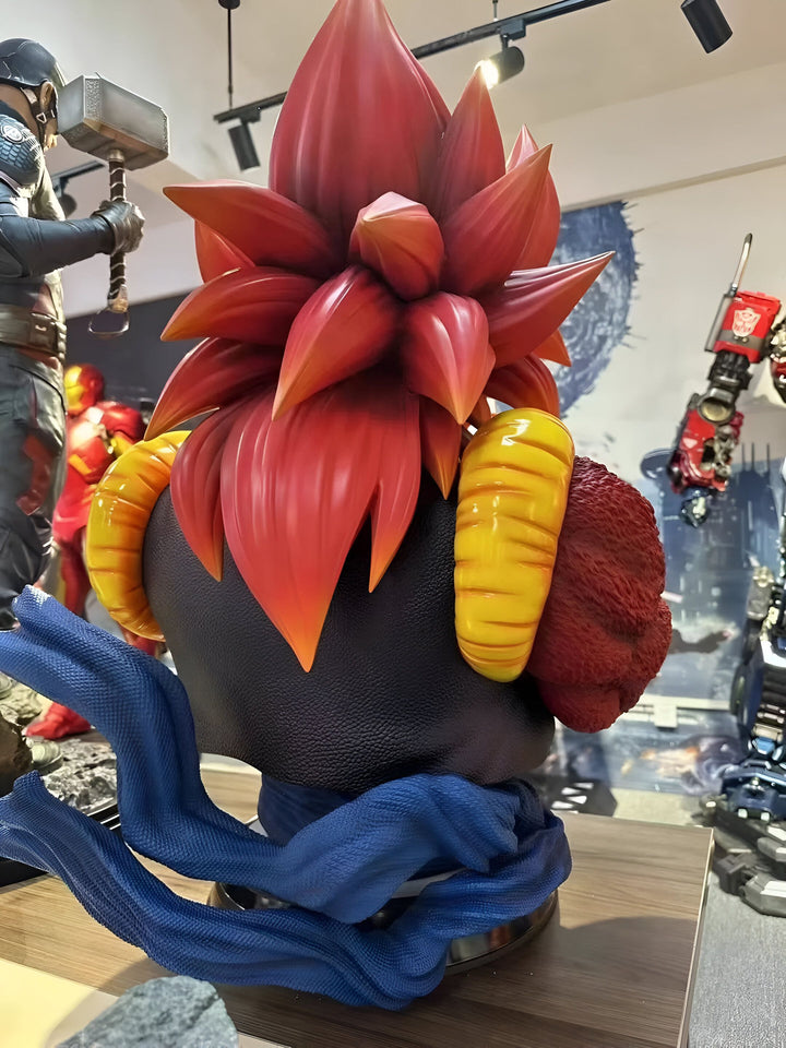 Une sculpture en résine de la tête de Super Saiyan 4 Goku. La sculpture est très détaillée et montre Goku avec ses cheveux rouges hérissés, ses yeux bleus et sa peau dorée. Il porte également son costume de combat orange et bleu. La sculpture est montée sur un socle noir.,FI-6774076270