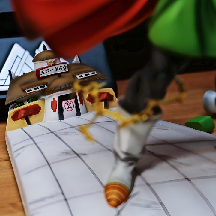 Une figurine de Son Goku en train de se battre contre un adversaire.,FI-1029693552