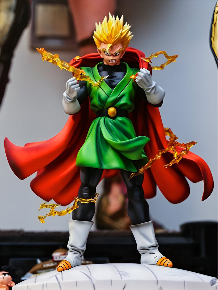 Une figurine de Son Gohan, un personnage de Dragon Ball Z, est représentée. Il porte une cape rouge et un costume vert. Il est en position de combat, les poings serrés et les yeux écarquillés.,FI-1029693552