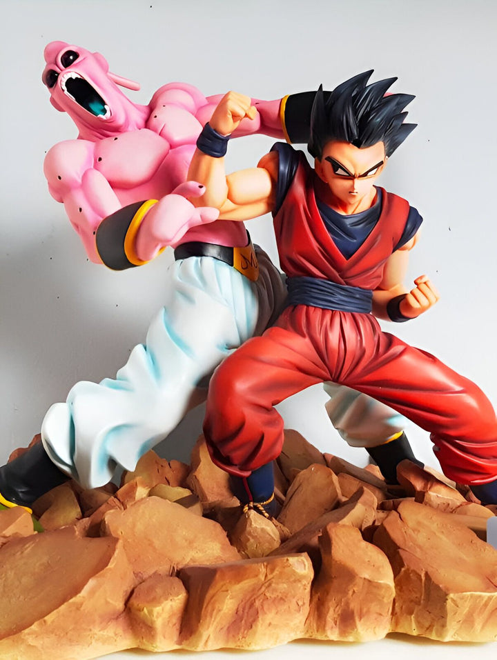 Une image de Son Goku et Majin Buu s'affrontant. Son Goku est un Saiyan et Majin Buu est un Majin. Ils sont tous les deux très puissants et leur combat est très intense.,FI-9119597312