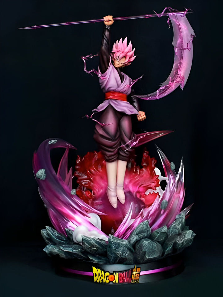 Une figurine de Son Goku, un personnage de Dragon Ball Super. Il est représenté en train de se battre, avec ses cheveux roses et sa tenue noire. Il est entouré d'énergie rose et noire.,FI-4153759910
