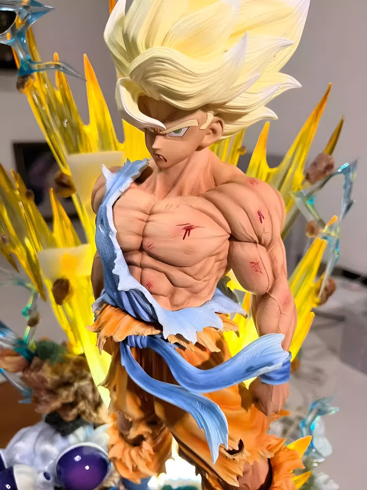 Une statue en résine de Son Goku, un personnage de la série animée Dragon Ball Z. Il est représenté en pleine action, avec les cheveux hérissés et les muscles saillants. Il porte un pantalon orange et une ceinture bleue. La statue est posée sur un socle transparent.,FI-8534503656