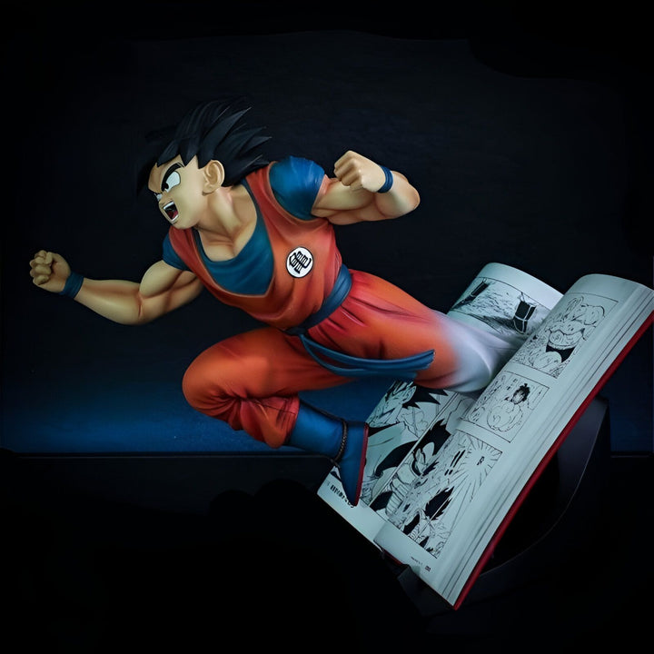 Une figurine de Son Goku, un personnage de Dragon Ball Z, en train de voler au-dessus d'un livre ouvert.,FI-0959356940