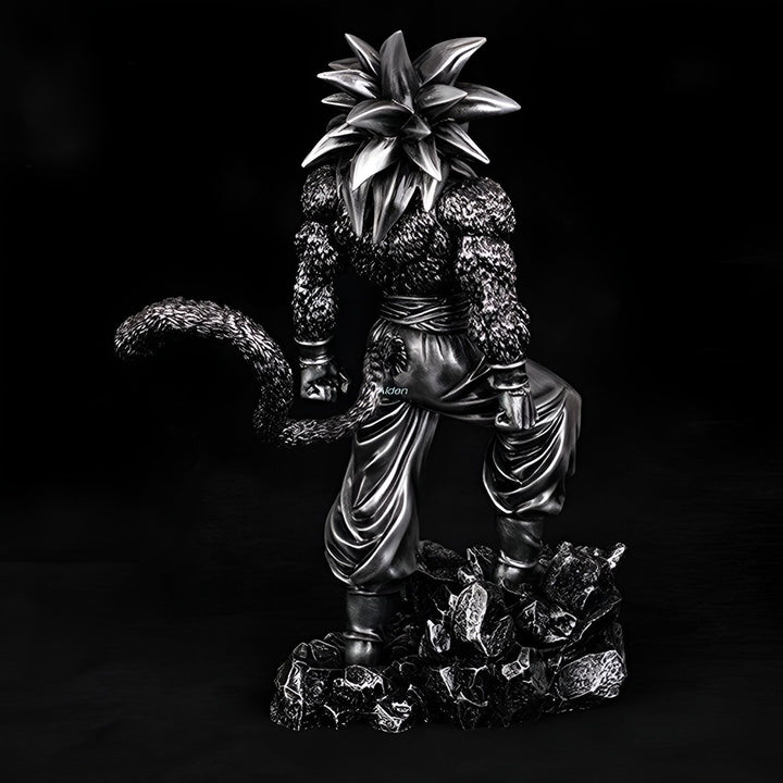 Une statue en métal de Son Goku, un personnage de la série animée Dragon Ball Z. Il est représenté en train de se transformer en Super Saiyan 4, avec ses cheveux qui se dressent et sa fourrure qui devient dorée. Il est vêtu d'un pantalon et d'un gilet déchirés, et il est debout sur un rocher. La statue est d'un gris argenté brillant.,FI-7442140688