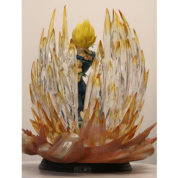 Une figurine de Vegeta, un personnage de la série Dragon Ball Z, est représentée en train de se téléporter. Il est entouré d'un effet de lumière jaune et orange.,FI-2233457587