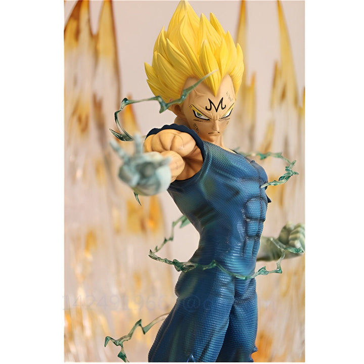 Une figurine de Vegeta, un personnage de la série Dragon Ball Z. Il est représenté en train de se préparer à attaquer, avec les cheveux jaunes et les yeux bleus. Il porte une combinaison bleue et jaune.,FI-2233457587