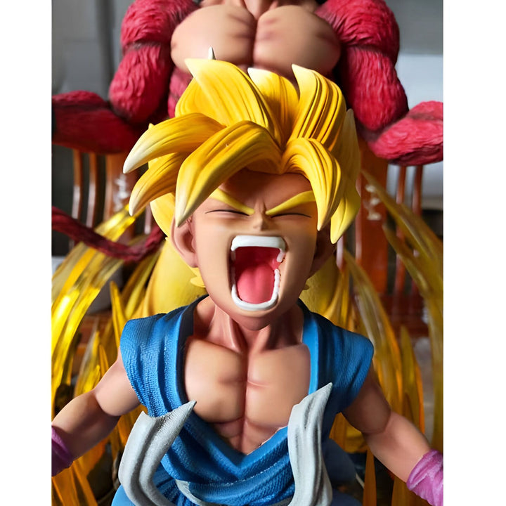 Une figurine de Son Gohan, un personnage de Dragon Ball Z, en train de crier. Il est représenté avec les cheveux jaunes et les yeux bleus, et porte une combinaison bleue et orange.,FI-3683245271