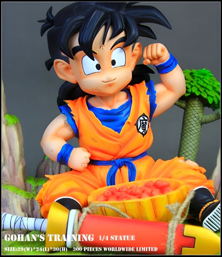 Une figurine de Son Gohan, un personnage de Dragon Ball Z, assis sur un rocher et mangeant un fruit. Il porte une tenue orange et bleue et a les cheveux noirs. La figurine est en résine et mesure 29 cm de haut. Elle est limitée à 300 exemplaires dans le monde.,FI-805340927X