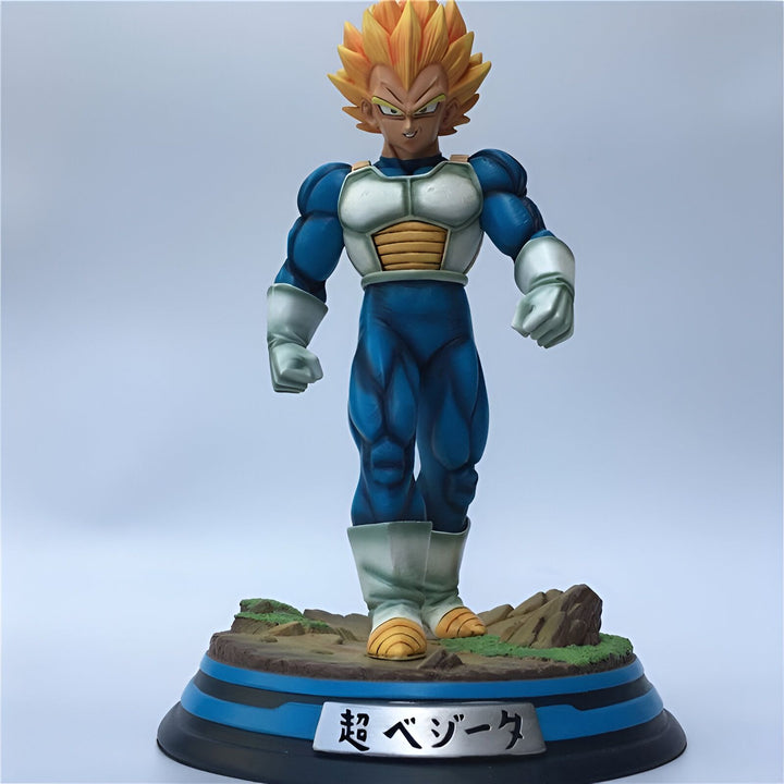 Une figurine de Vegeta, un personnage de la série Dragon Ball Z. Il est représenté avec ses cheveux blonds hérissés, sa combinaison bleue et blanche et ses bottes blanches. Il se tient sur un socle rocheux et porte un air déterminé.,FI-0953835804