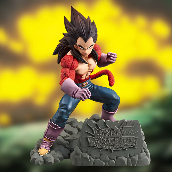 Une figurine de Vegeta, un personnage de Dragon Ball Z. Il est représenté avec ses cheveux longs et sa tenue de combat. Il est en position de combat, le poing droit en avant et la jambe gauche en arrière. La figurine est posée sur un socle gris avec le logo de Dragon Ball Z.,FI-1927202736