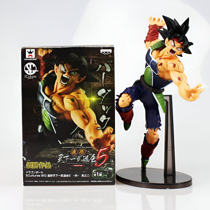 Une figurine de Bardock, un personnage de la série Dragon Ball Z. Il est représenté avec une expression faciale déterminée et porte une armure de combat. La figurine est détaillée et fidèle au personnage original. Elle est fabriquée en PVC et mesure environ 15 cm de haut.,FI-3188719108